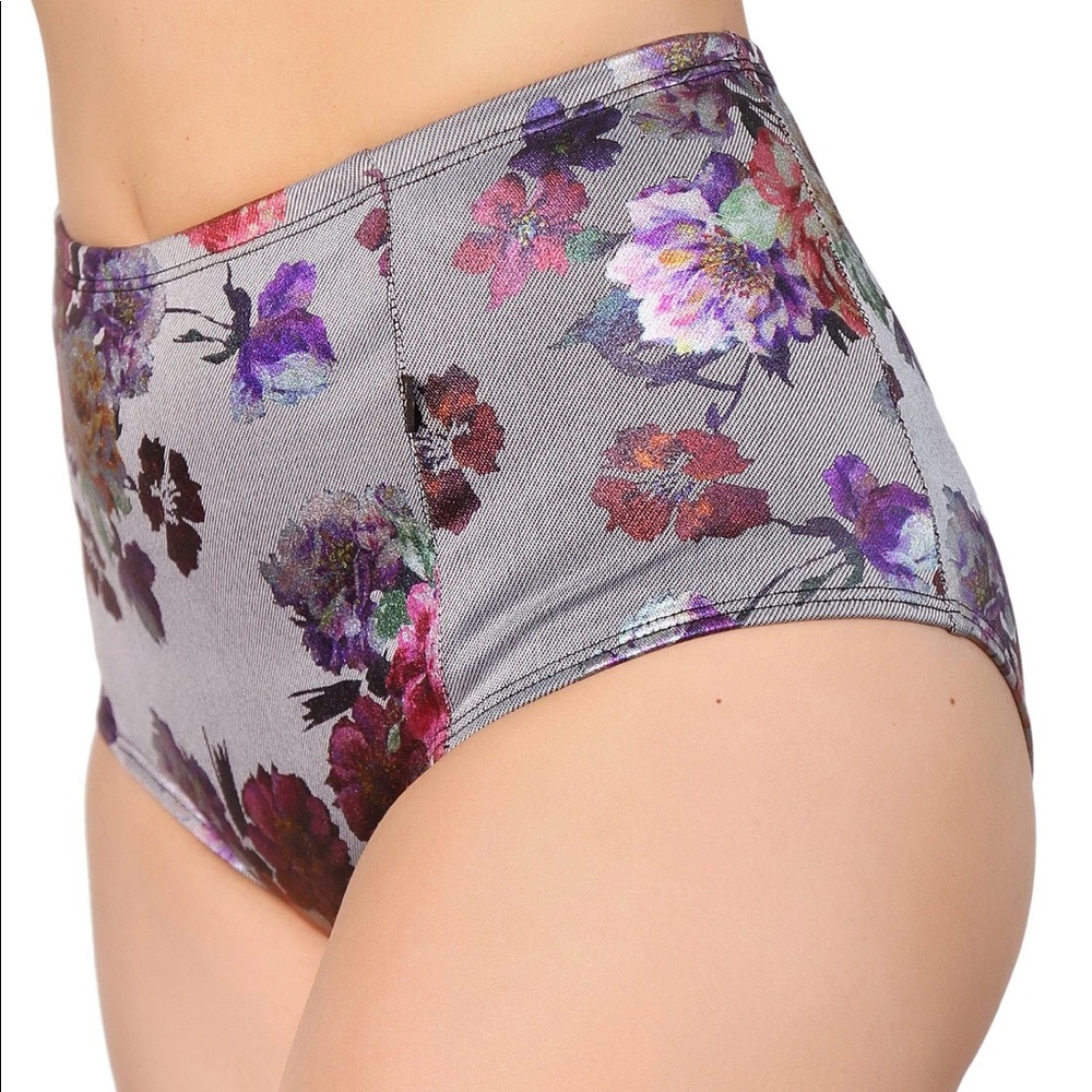 Cleo the Hurricane denim floral short